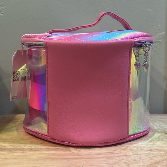 NWTS MISS GWENS OMG ACCESSORIES RAINBOW & GLITTER WEEKEND ROUND COSMETIC BAG. - Picture 6 of 7